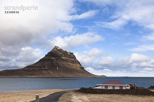 Island  Halbinsel Snaefellsnes  Grundafjoerdur  Kirkjufell  Einsamkeitshaus