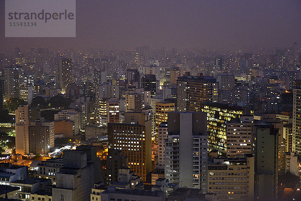 Brasilien  Sao Paulo  Stadtteil Republica  Stadtansicht bei Nacht