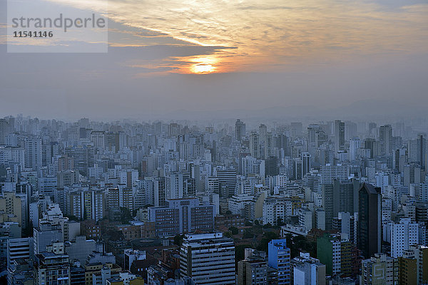 Brasilien  Sao Paulo  Stadtteil Republica  Stadtansicht bei Sonnenuntergang