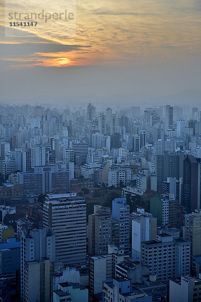 Brasilien  Sao Paulo  Stadtteil Republica  Stadtansicht bei Sonnenuntergang