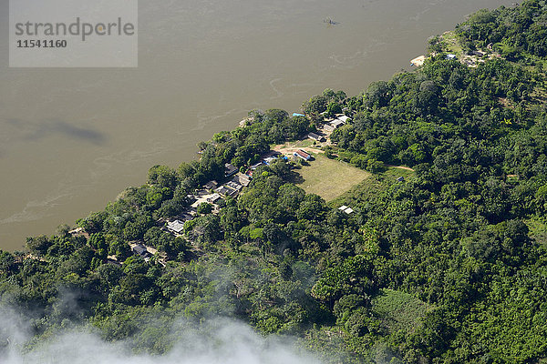Brasilien  Para  Itaituba  Amazonas Regenwald  Rio Tabajos  Dorf