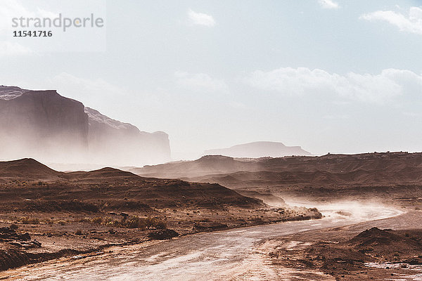 USA  Utah  Monument Valley bei einem Sandsturm