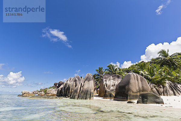 Seychellen  La Digue  Anse Source D'Argent  Granitfelsen am Strand
