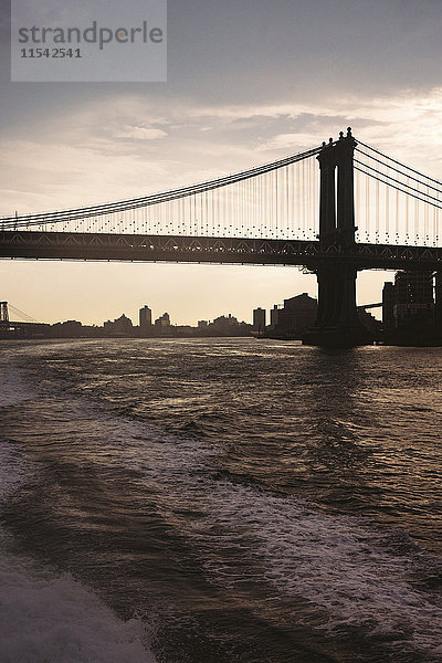 USA  New York  Manhattan Bridge am Abend