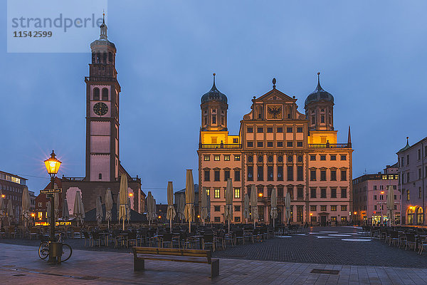 Deutschland  Bayern  Augsburg  Rathaus und Perlachturm am Abend