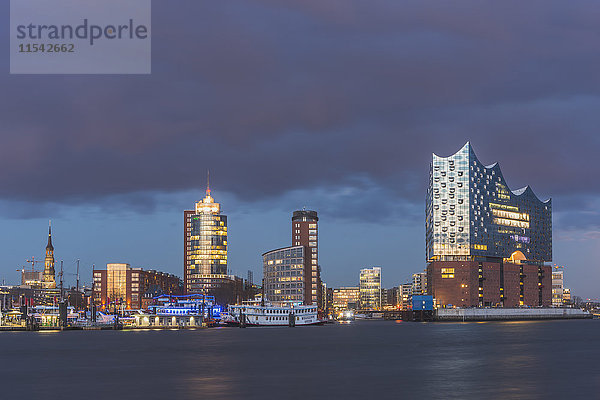 Deutschland  Hamburg  Hafencity mit Elbphilharmonie