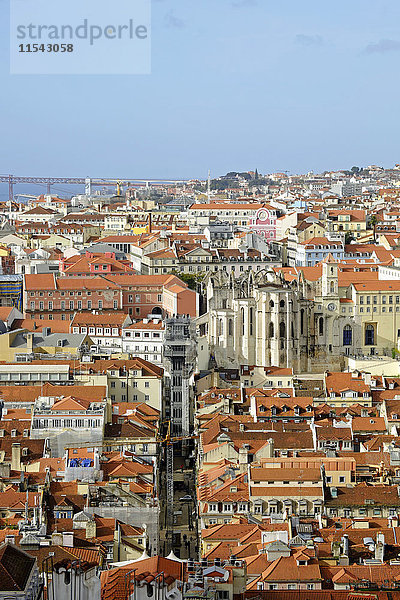 Portugal  Lissabon  Stadtbild  Ponte 25 de Abril im Hintergrund
