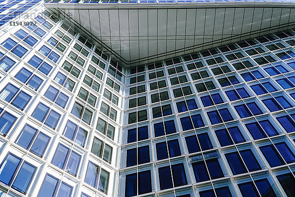 Deutschland  Hamburg  Teil der Fassade eines modernen Gebäudes in der Hafencity