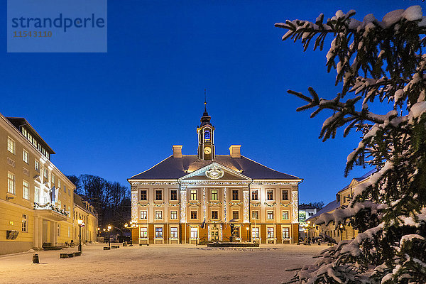 Estland  Tartu  alter Rathausplatz im Winter