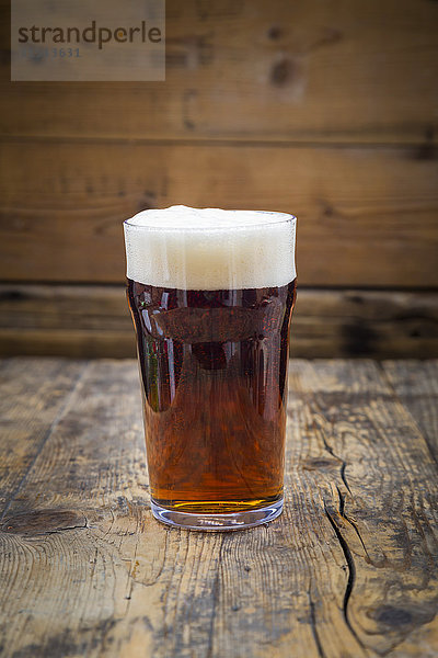 Rotes Bier im Pintglas