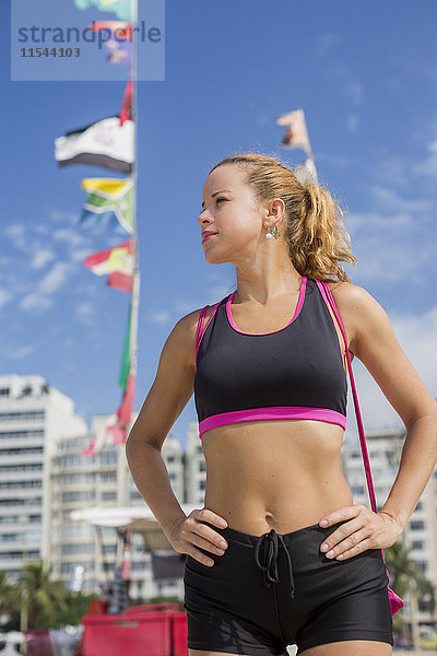 Brasilien  Rio de Janeiro  Porträt der sportlichen Frau