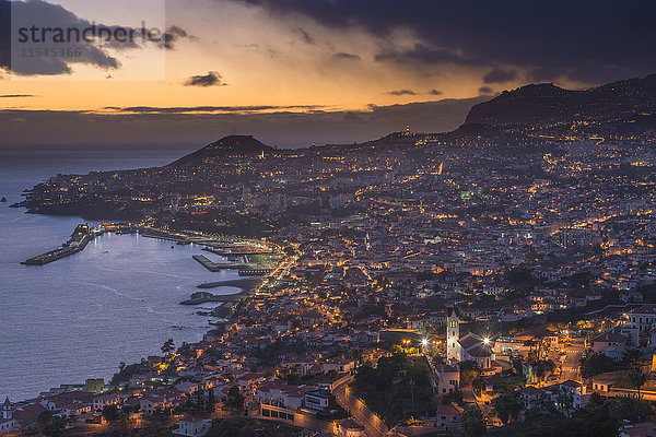 Portugal  Madeira  Funchal bei Sonnenuntergang