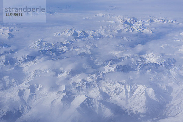 Italien  Alpen  Luftaufnahme der Berge im Winter