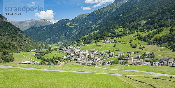 Schweiz  Kleinstadt in den Alpen