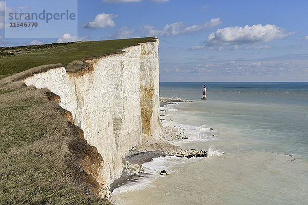 England  Sussex  Eastbourne  Seven Sisters Country Park  Beachy Head  Leuchtturm und Seven Sisters Chalk Cliffs