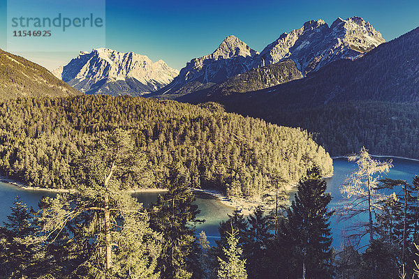 Zugspitze  Zugspitzplatt und Blindsee von Biberwier  Tirol  Österreich gesehen