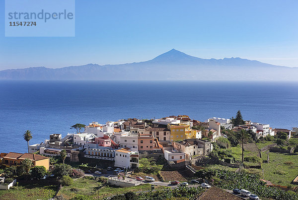 Spanien  Kanarische Inseln  La Gomera  Agulo  Teneriffa Insel mit Pico del Teide im Hintergrund