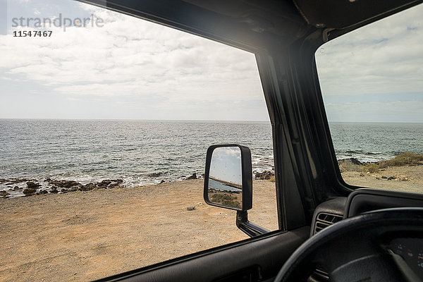 Spanien  Tenerifa  Strand vom Auto aus gesehen