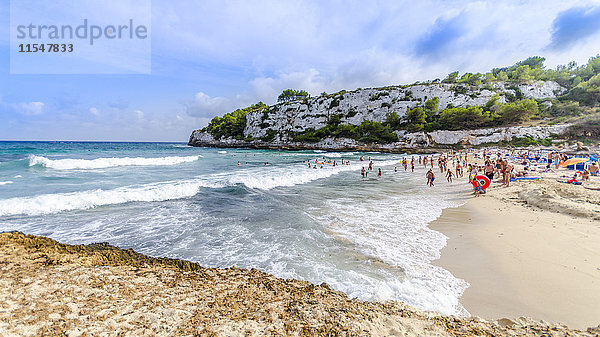 Spanien  Mallorca  Cala Mendia  Strand und Touristen