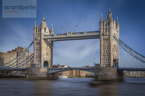 UK  London  Blick auf Tower Bridge und Thames River