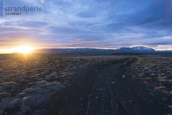 Island  Golden Circle Nationalpark  Vulkane bei Mitternachtssonne