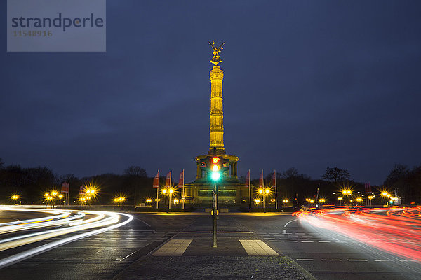 Deutschland  Berlin  Berlin-Tiergarten  Großer Stern  Berliner Siegessäule bei Nacht