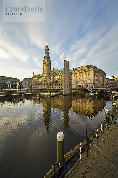 Deutschland  Hamburg  Rathaus und Kleine Alster am Morgen