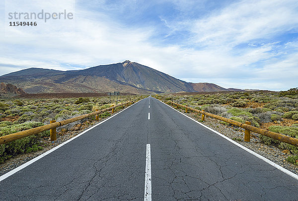 Spanien  Kanarische Inseln  Teneriffa  Straße im Teide-Nationalpark