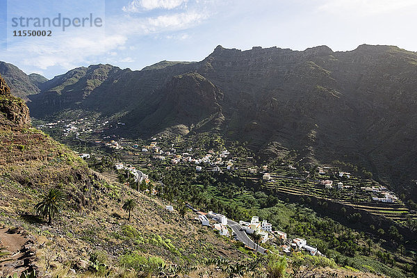 Spanien  Kanarische Inseln  La Gomera  Valle Gran Rey  Blick auf die Bergdörfer Los Granados und Chele