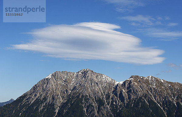 Österreich  Salzburger Land  Pongau  Föhnwolke über Kraxenkogel und Ennskraxen