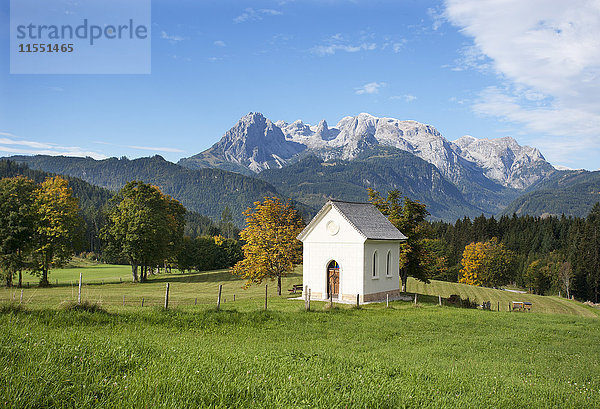 Österreich  Salzburger Land  Pongau  Werfenweng  Kapelle  Hochkönig im Hintergrund