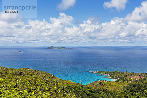 Seychellen  Praslin  Blick von Anse Lazio  Pointe Chevalier nach Aride Island