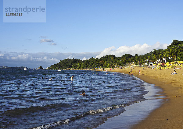 Blick auf den Strand von Praia Grande  Insel Ilhabela  Bundesstaat Sao Paulo  Brasilien  Südamerika