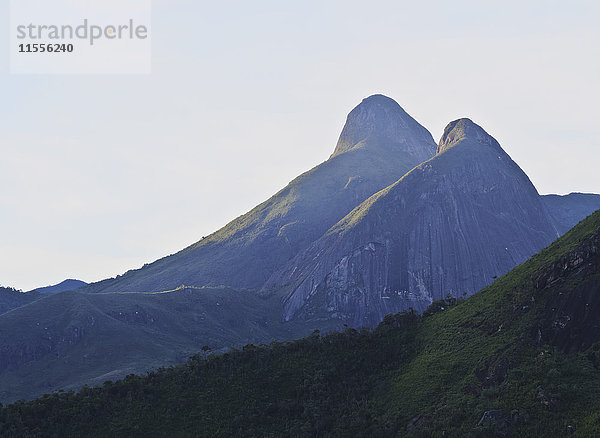 Blick auf die Berge um Petropolis  Bundesstaat Rio de Janeiro  Brasilien  Südamerika