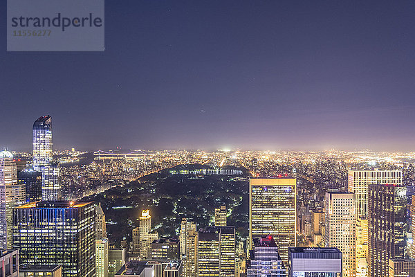 Blick über den Central Park in New York vom Rockefeller Tower  New York City  Vereinigte Staaten von Amerika  Nordamerika