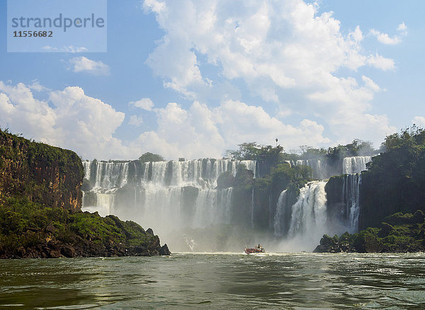 Blick auf die Iguazu-Fälle  UNESCO-Weltkulturerbe  Puerto Iguazu  Misiones  Argentinien  Südamerika
