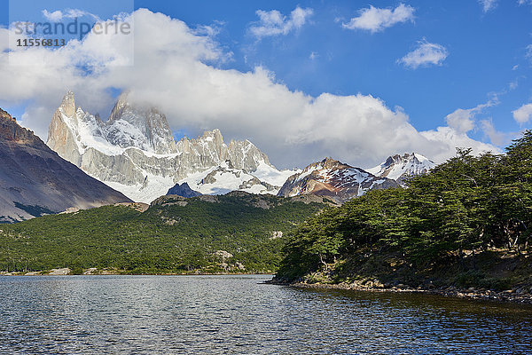 Lagune von Capri mit dem Monte Fitz Roy im Hintergrund  Patagonien  Argentinien  Südamerika