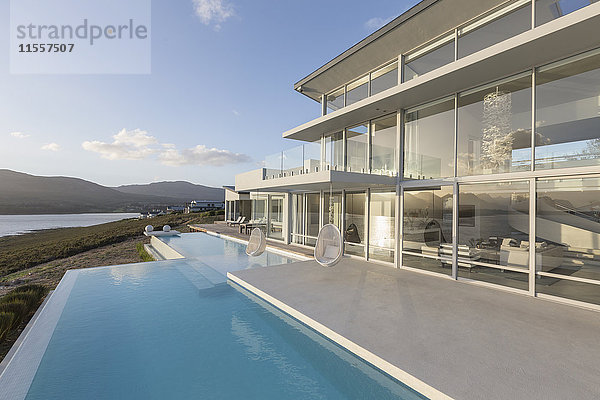 Sonniges  ruhiges  modernes und luxuriöses Wohnhaus mit Infinity-Pool