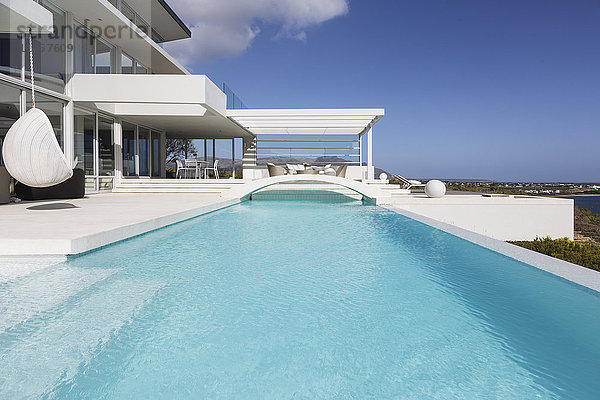 Sonniges  ruhiges  modernes  luxuriöses Haus mit Außenschwimmbad und Terrasse