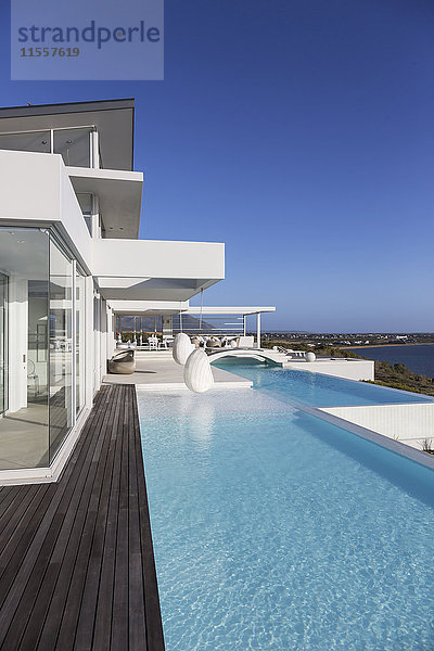 Sonniges  ruhiges  modernes und luxuriöses Wohnhaus mit Infinity-Pool