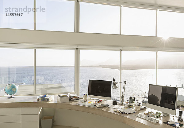 Sonnige  ruhige  moderne Luxuswohnung mit Home-Office und Meerblick