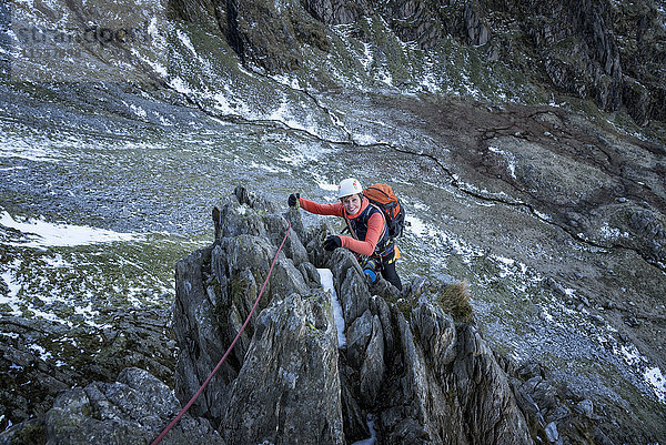 UK  Nordwales  Snowdonia  Ogwen  Cneifion Rib  Klettern Bergsteiger