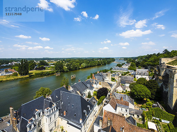Frankreich  Amboise  Blick auf die Altstadt und die Loire von oben