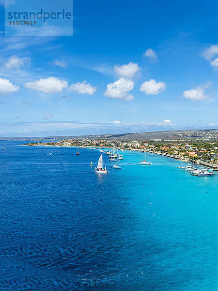 Karibik  Bonaire  Kralendijk  Küste und Stadtbild