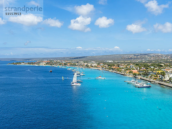 Karibik  Bonaire  Kralendijk  Küste und Stadtbild