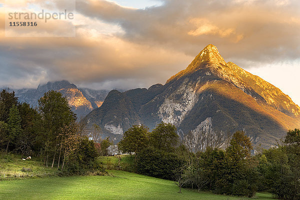 Slowenien  Bovec  Triglav Nationalpark  Julische Alpen bei Sonnenuntergang