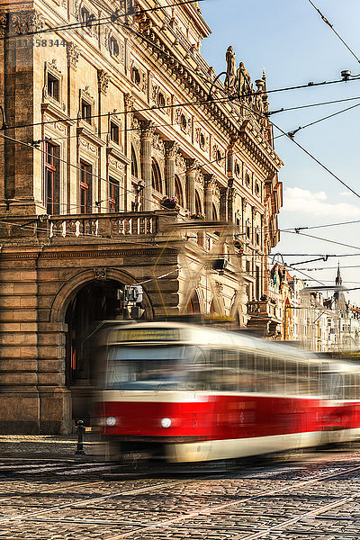 Tschechien  Prag  fahrende Straßenbahn