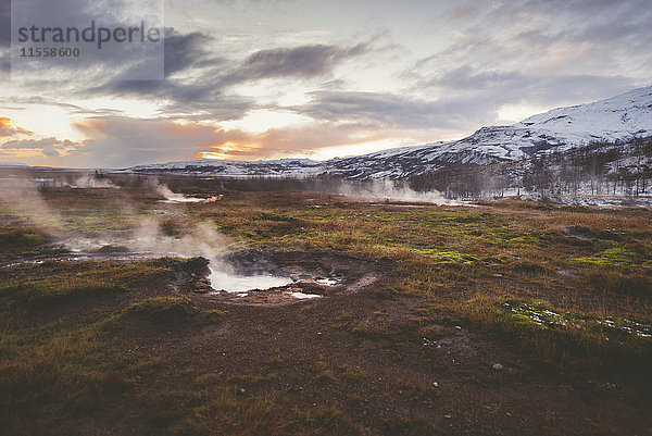 Island  Landschaft in der Dämmerung