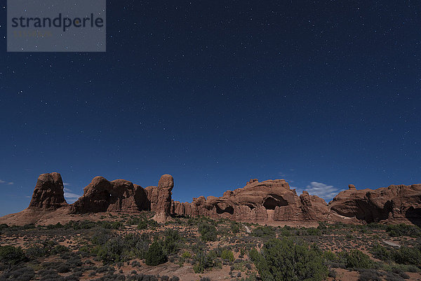 USA  Utah  Arches Nationalpark  Doppelbogen bei Nacht