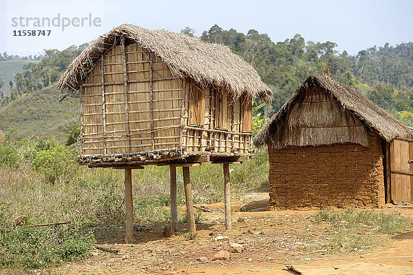 Madagaskar  Ambatomainty  Getreidespeicher auf Stelzen für den Tierschutz